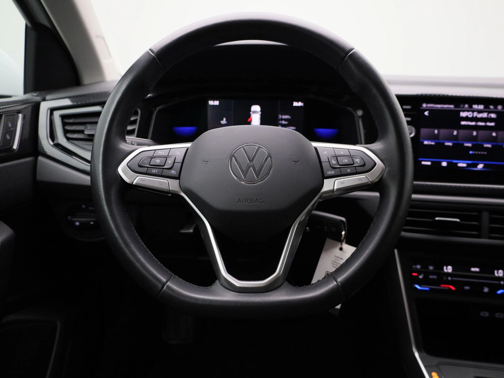 Volkswagen-Polo-image-7