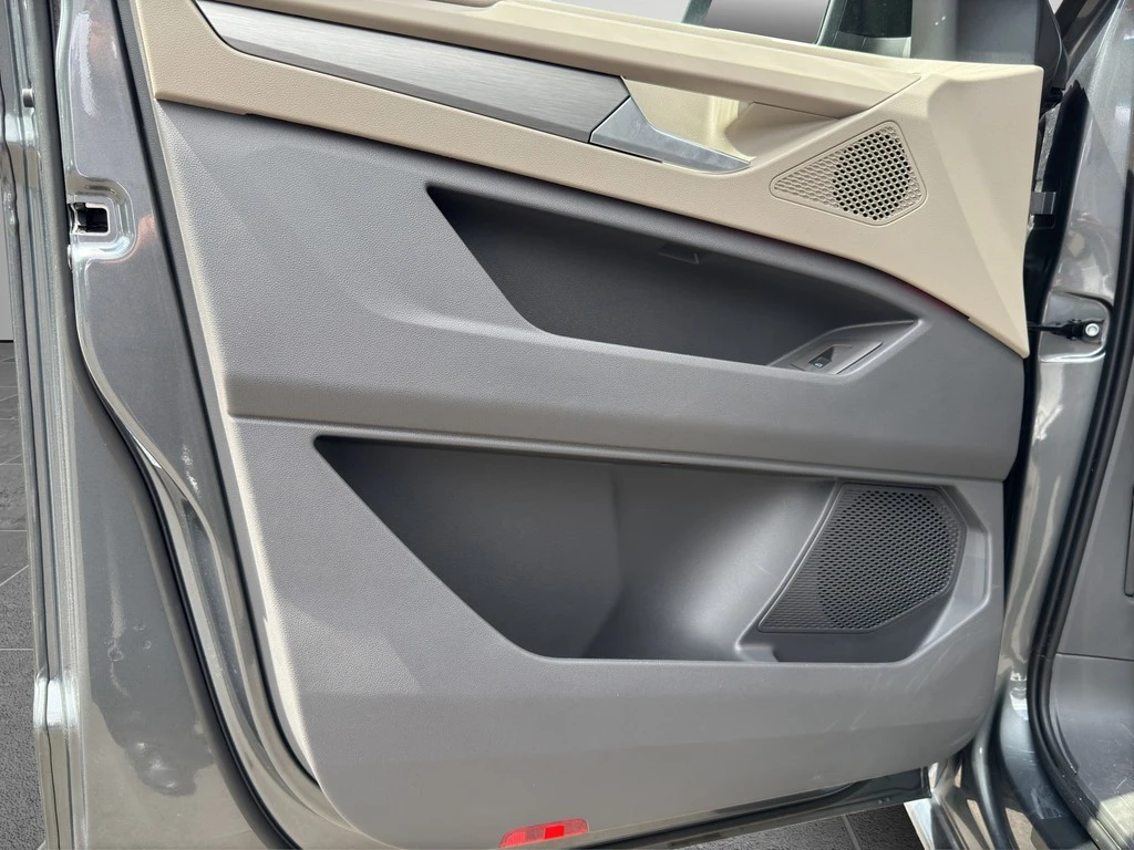 Volkswagen-Multivan-image-15