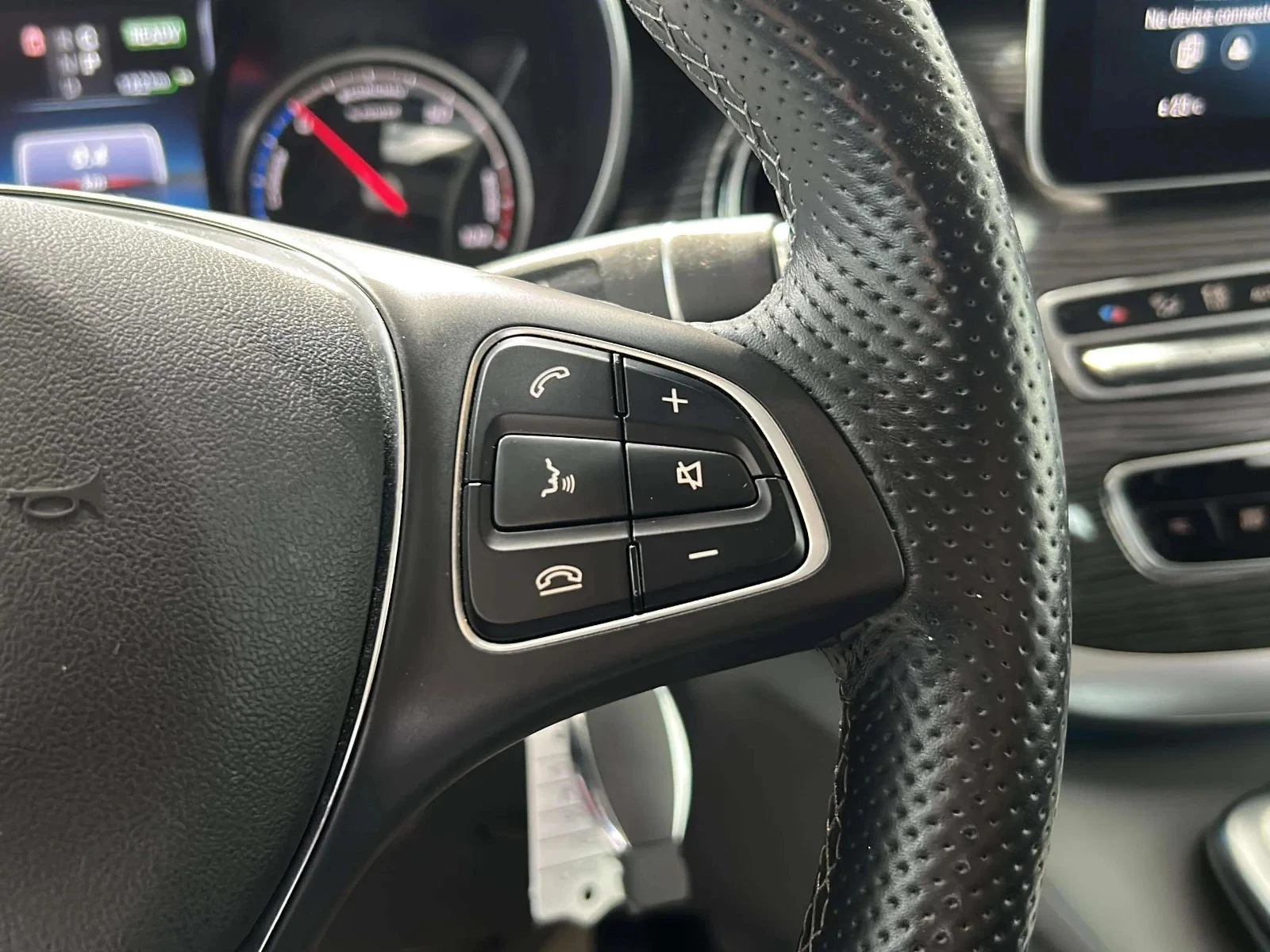 Mercedes-Benz-EQV-image-9