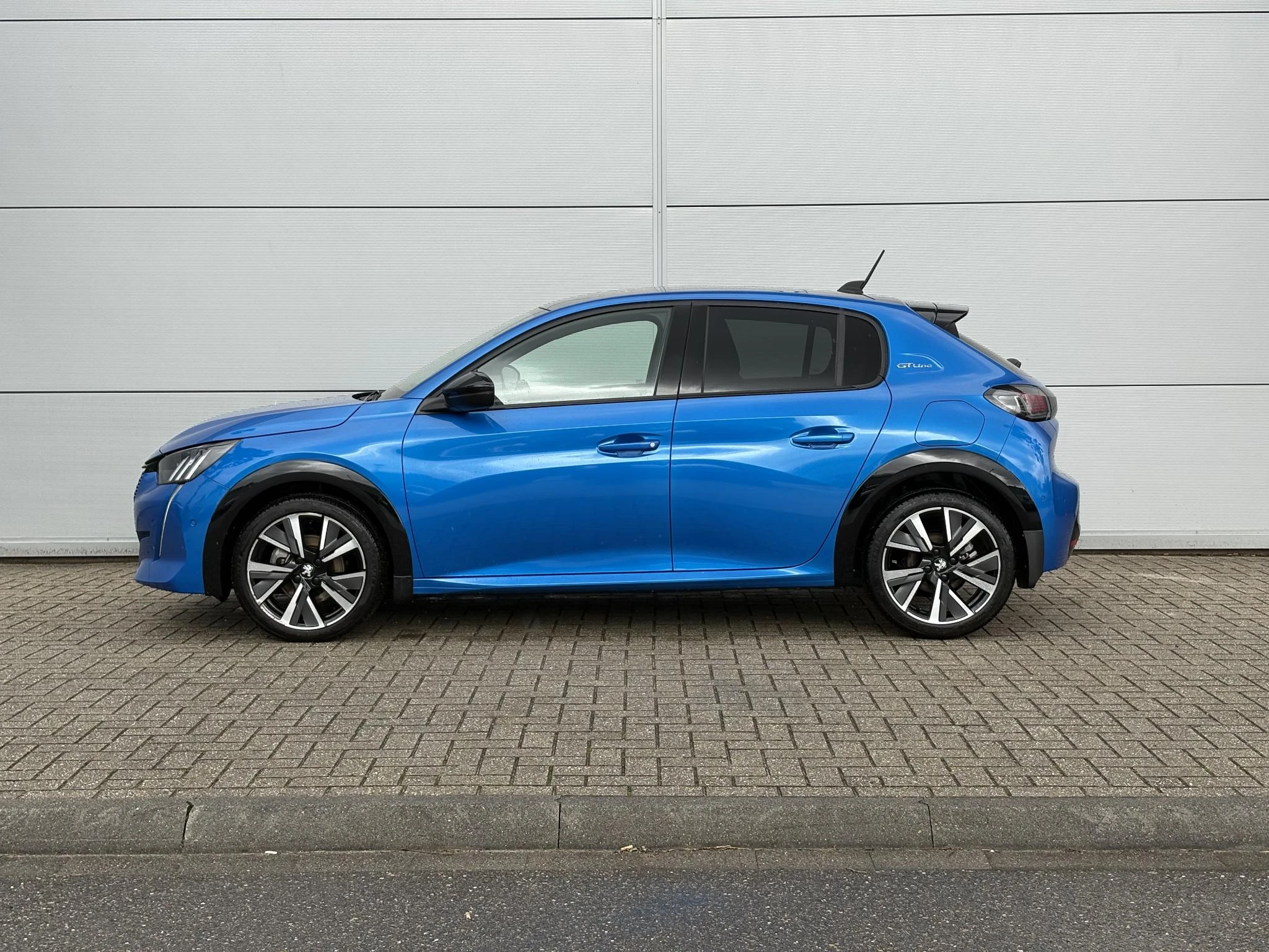 Peugeot-208-image-2