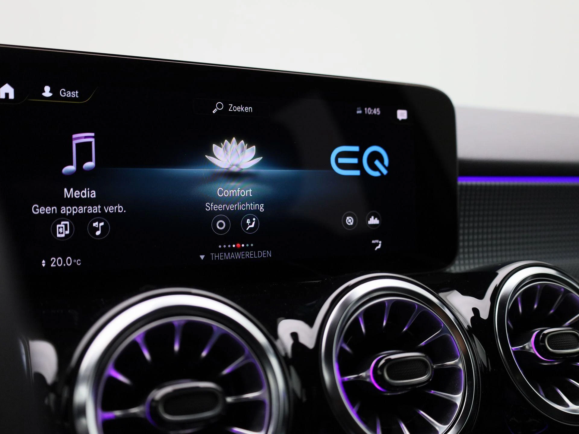 Mercedes-Benz-EQB-image-18