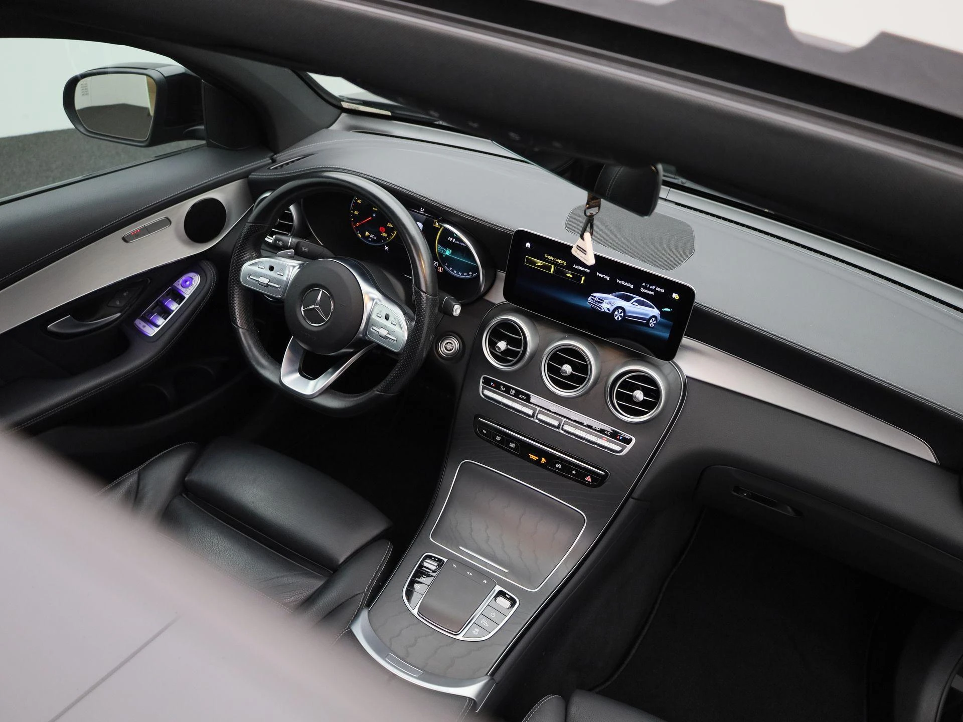 Mercedes-Benz-GLC-image-35