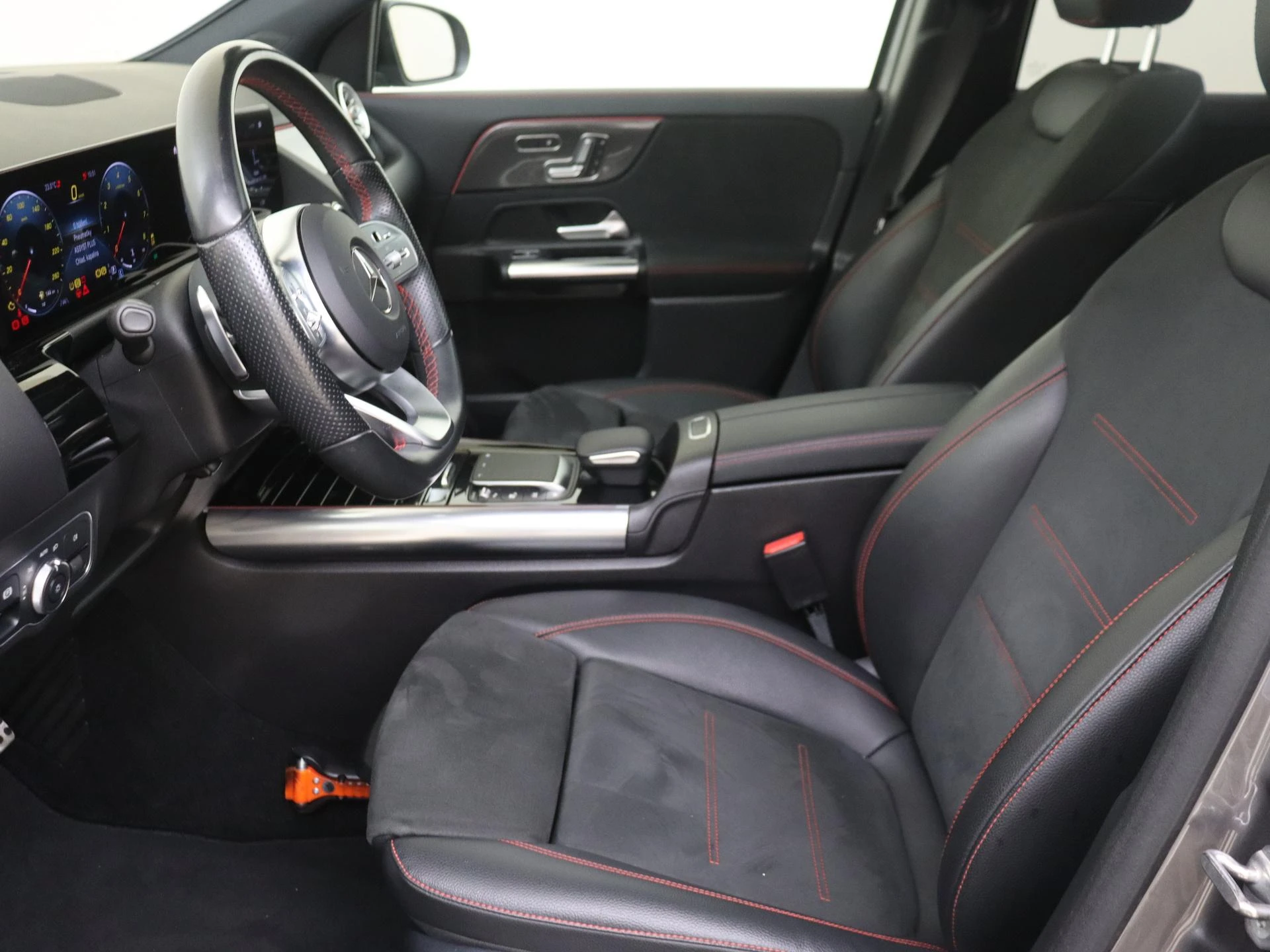 Mercedes-Benz-GLA-image-14