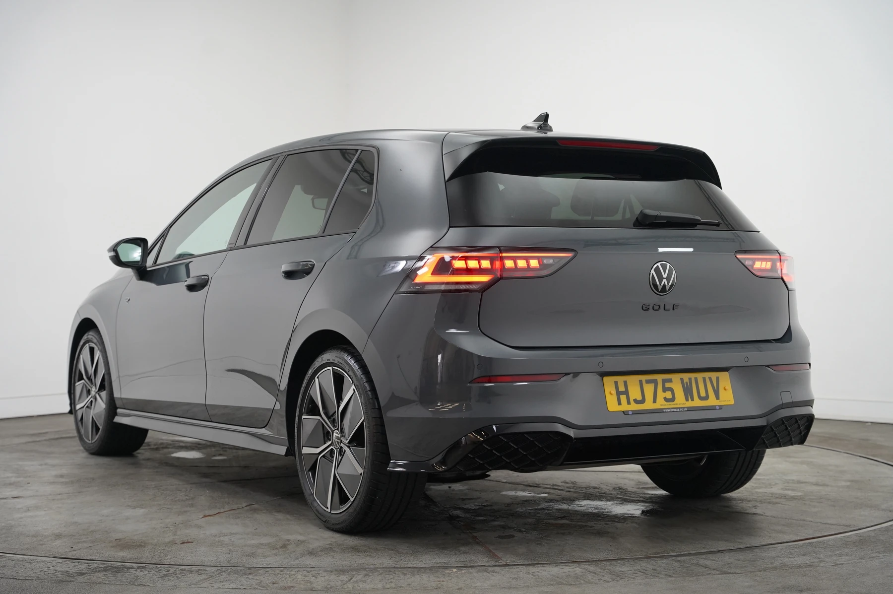 Volkswagen-Golf-image-2