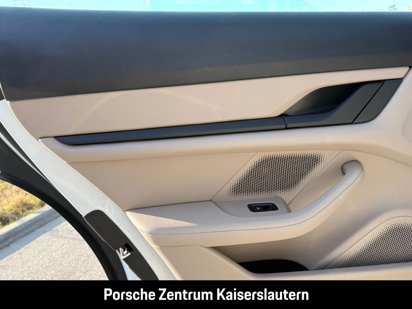 Porsche Taycan Surround-View Luftfederung Panoramadach -