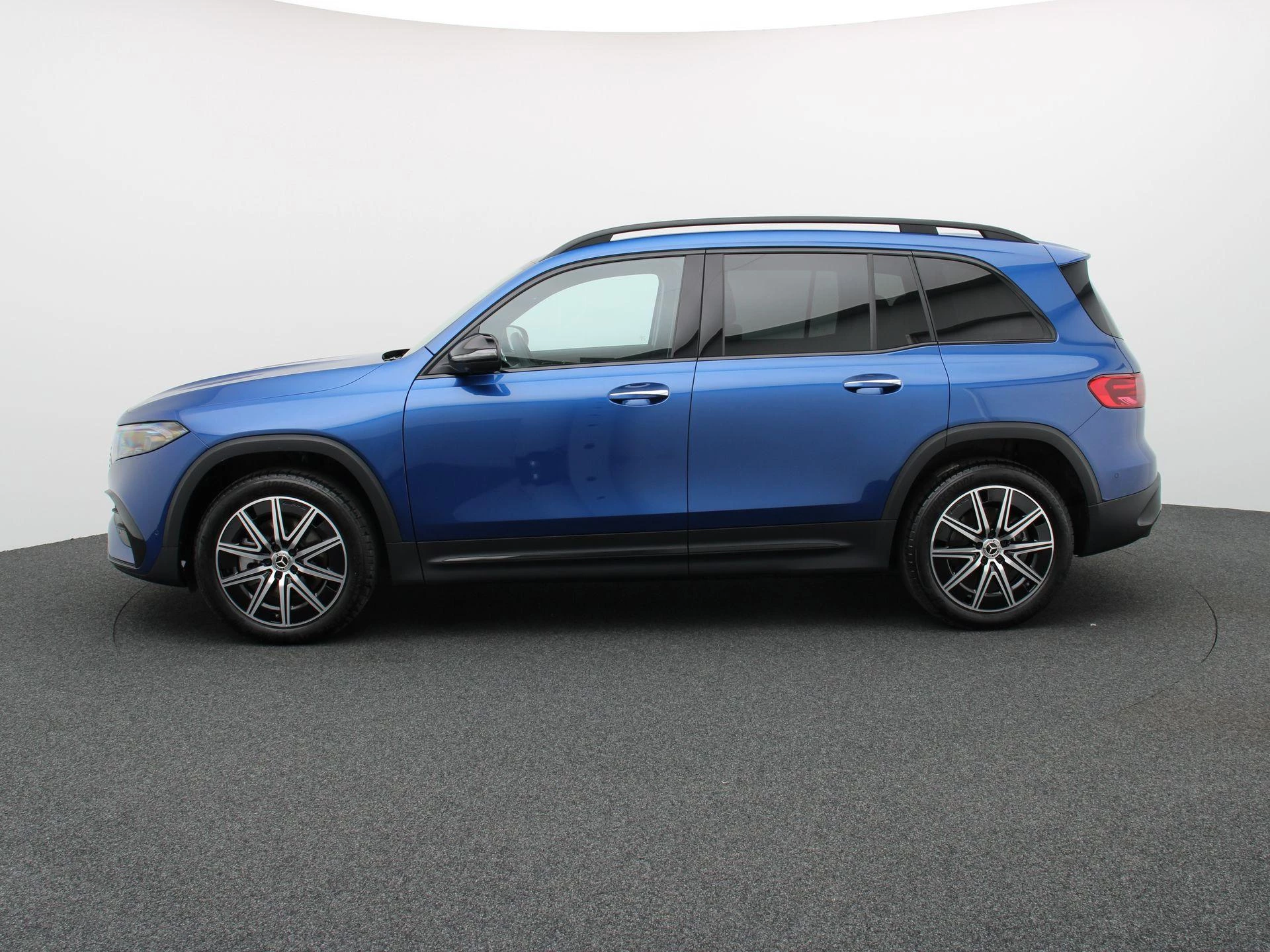 Mercedes-Benz EQB 250+ STAR EDITION + LEDER + 7-ZIT + BURMESTER + PANO DAK + CARPLAY +