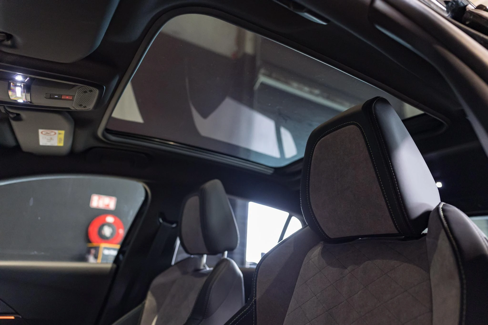 Peugeot-e-208-image-21