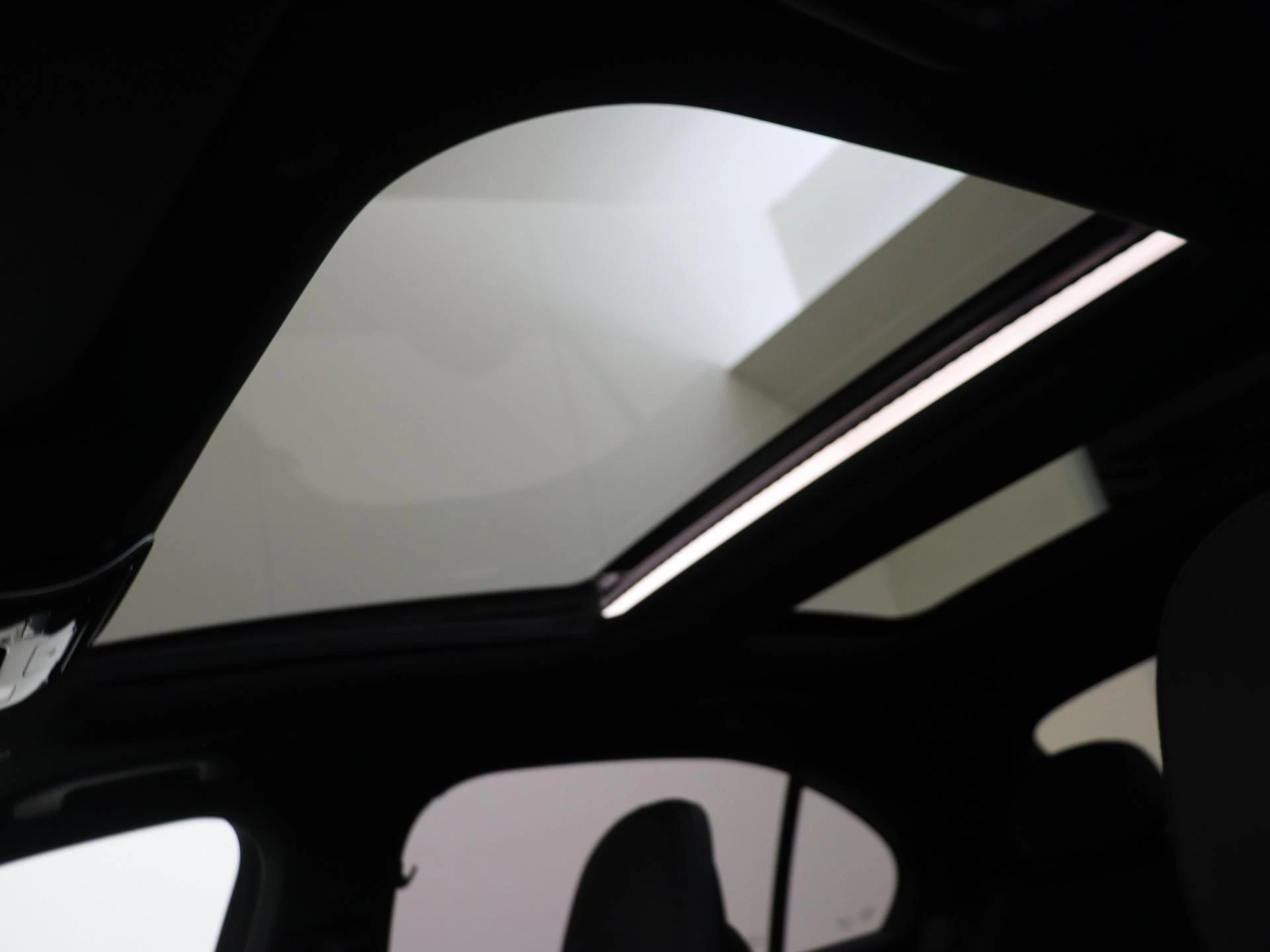 Mercedes-Benz-C-Klasse-image-7