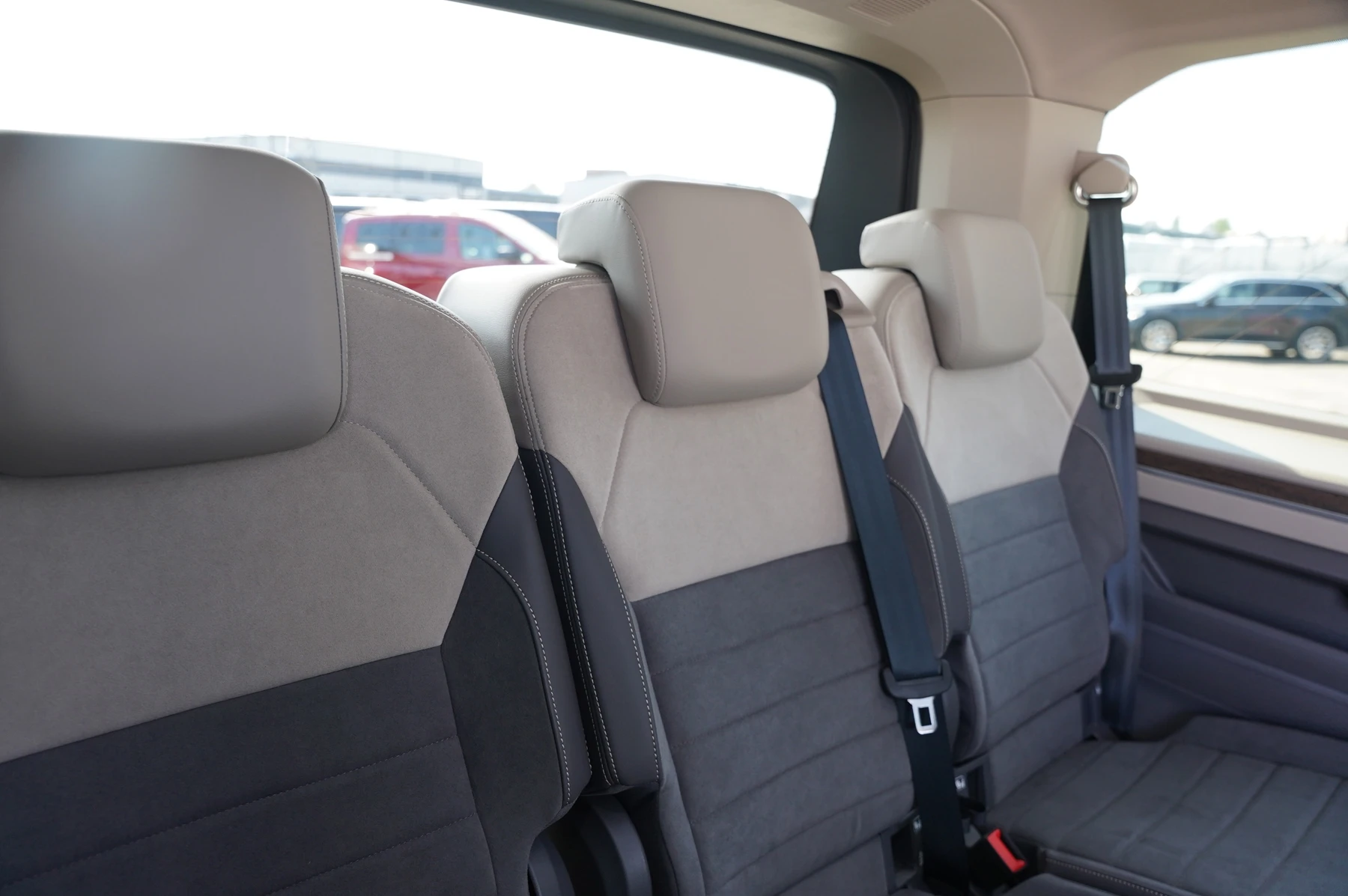 Volkswagen-Multivan-image-10
