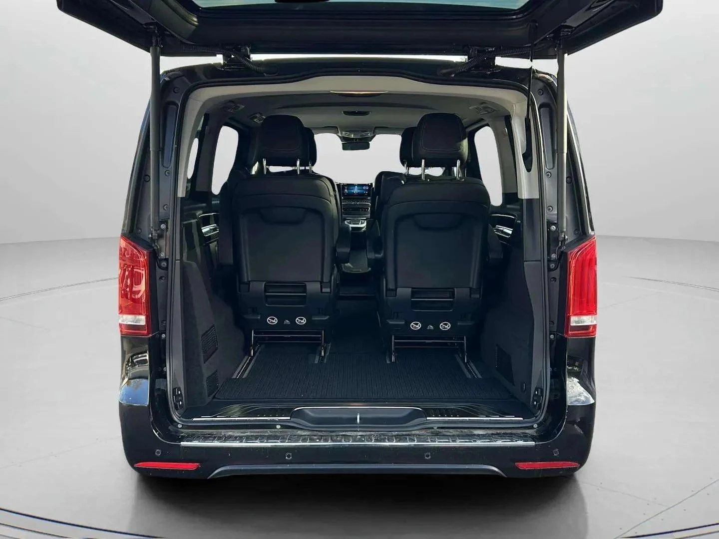 Mercedes-Benz-EQV-image-6