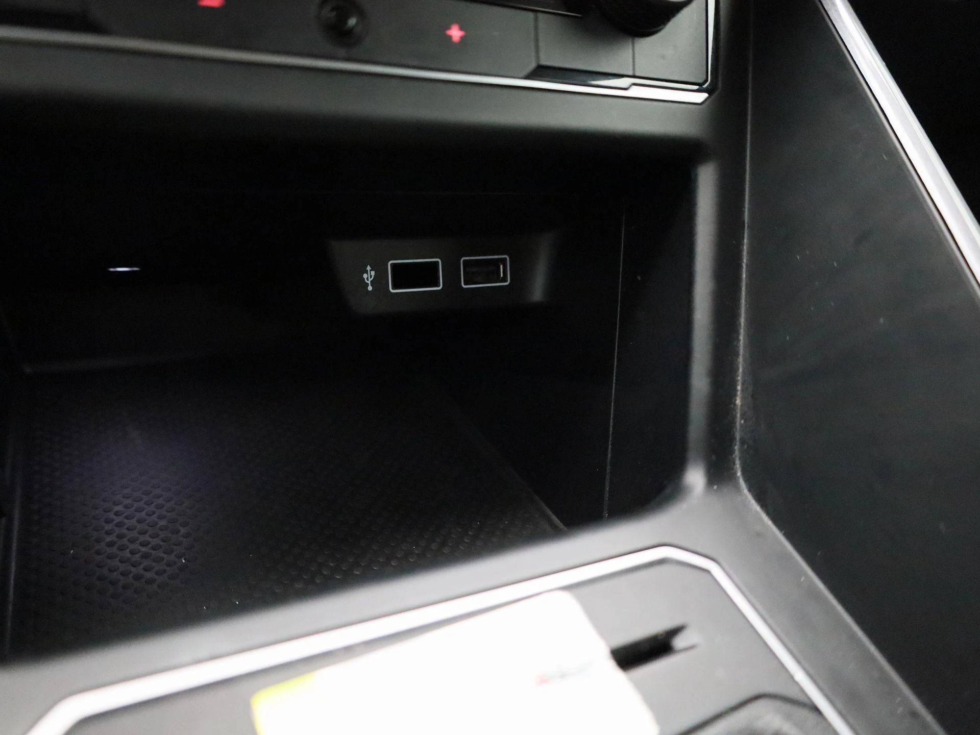 Volkswagen-Polo-image-23