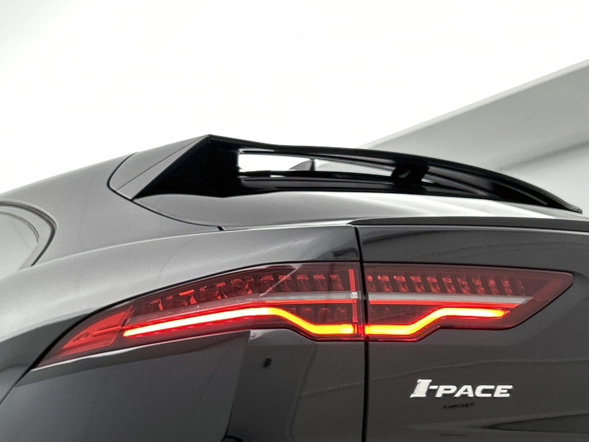 Jaguar-I-PACE-image-40