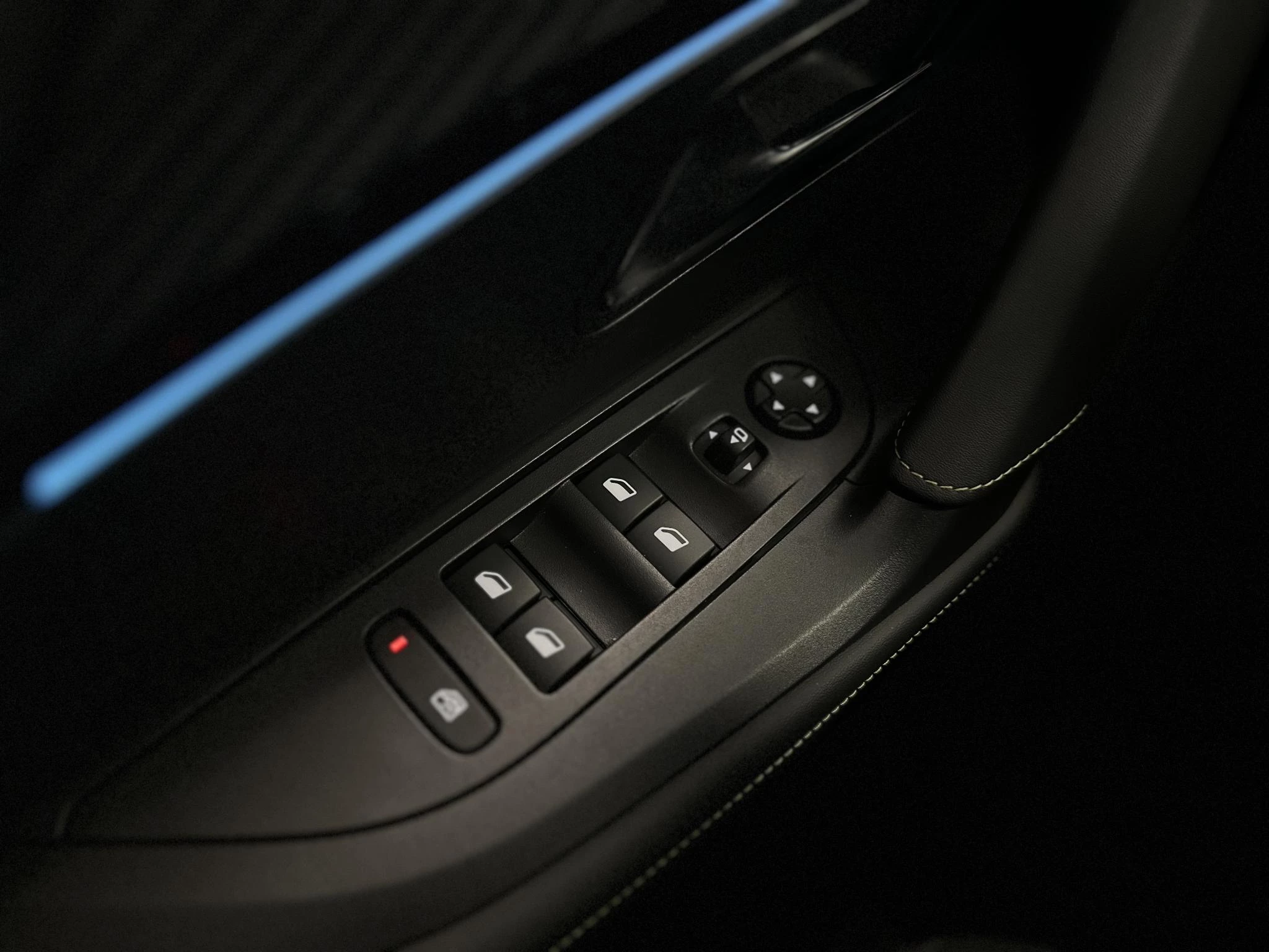 Peugeot-e-2008-image-22