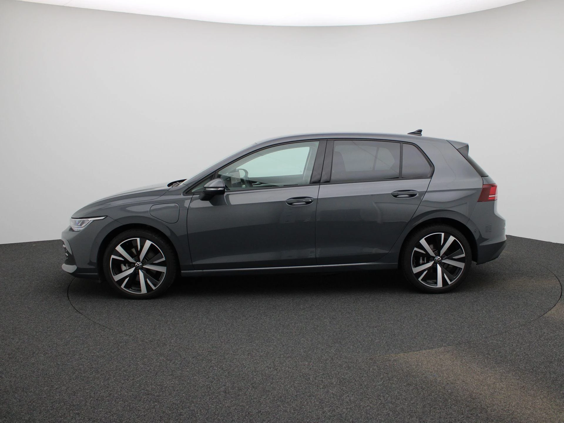 Volkswagen-Golf-image-3
