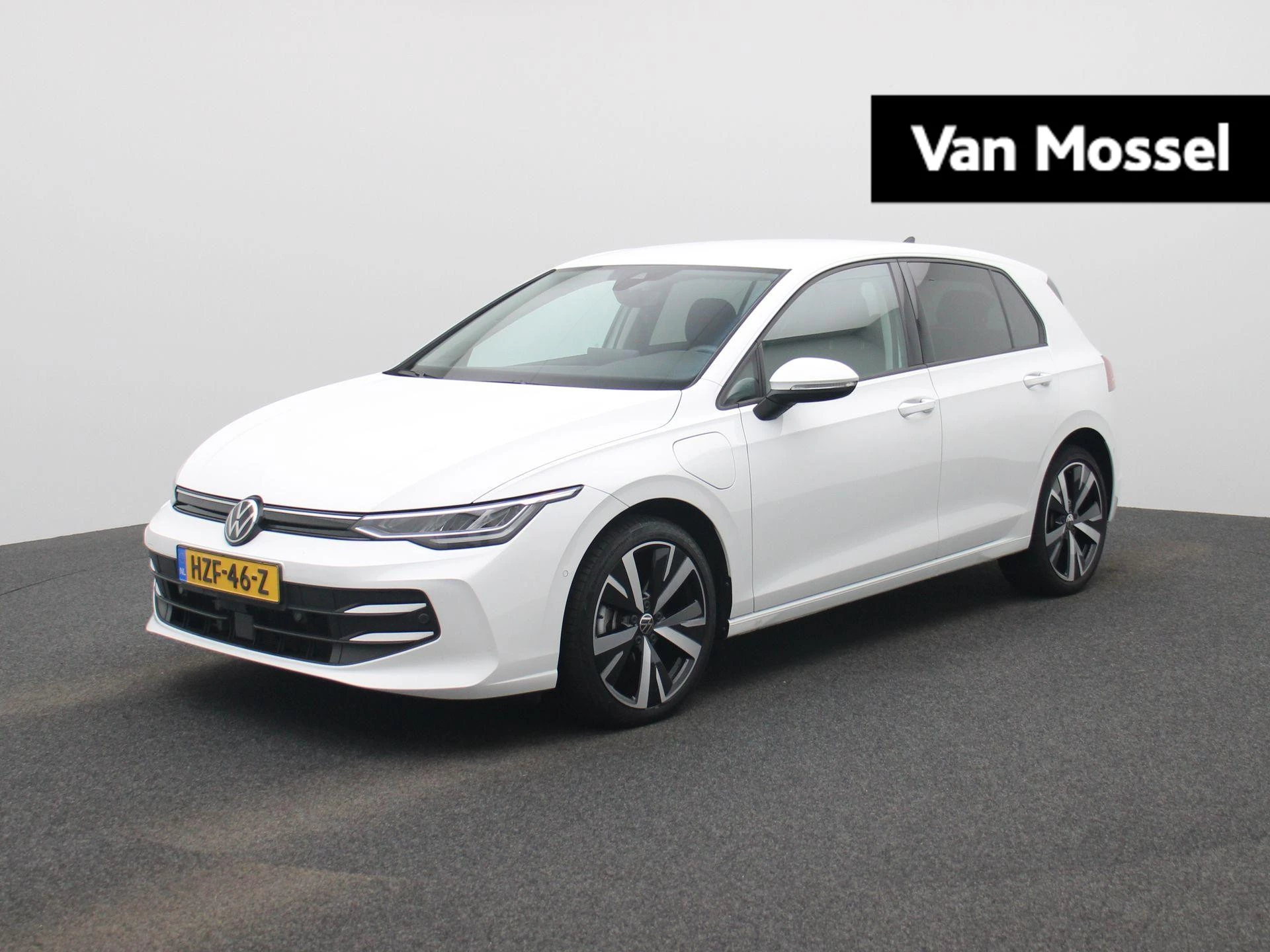 Volkswagen-Golf-image-0