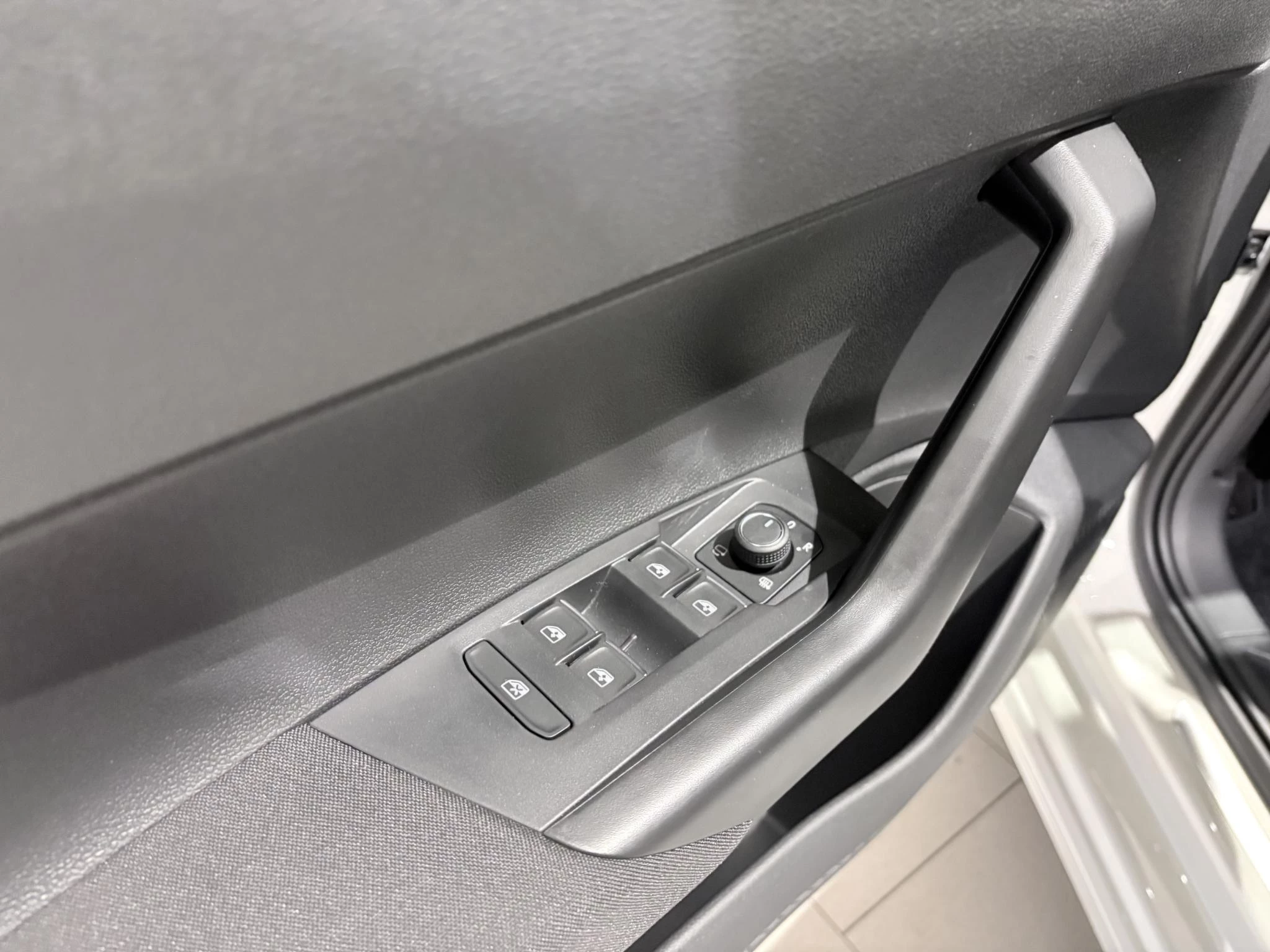 Volkswagen-Polo-image-13