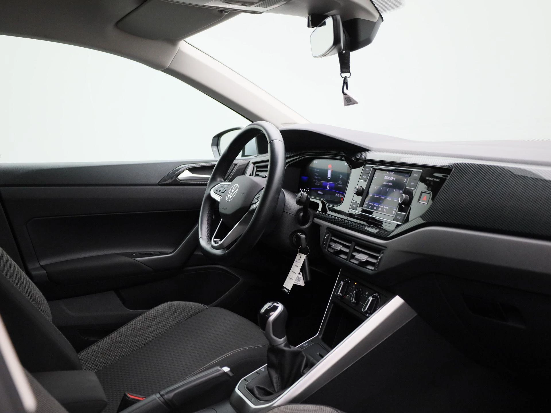 Volkswagen-Polo-image-25