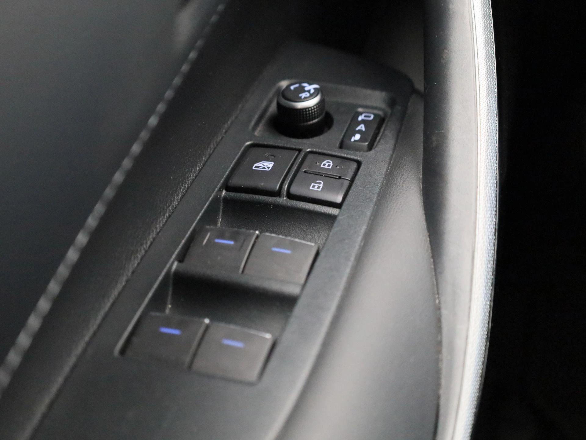 Toyota-Corolla Touring Sports-image-26