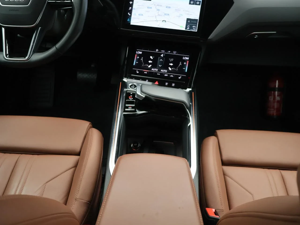 Audi e-tron Sportback Audi e-tron Sportback S-line 55 quattro 408PK *BRUINE LEDER*NAVI*APP CONNECT*BLTH*CRUISE*SPORTZETELS*CAMERA*ZETELVERWARMING*...