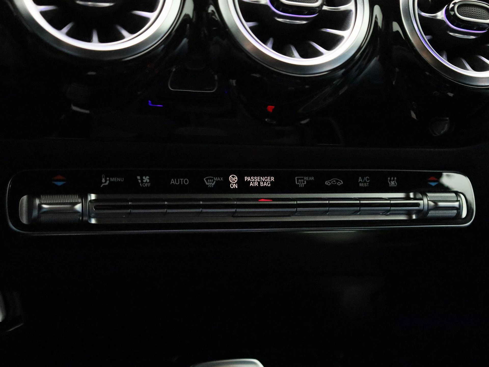 Mercedes-Benz-A-Klasse-image-16