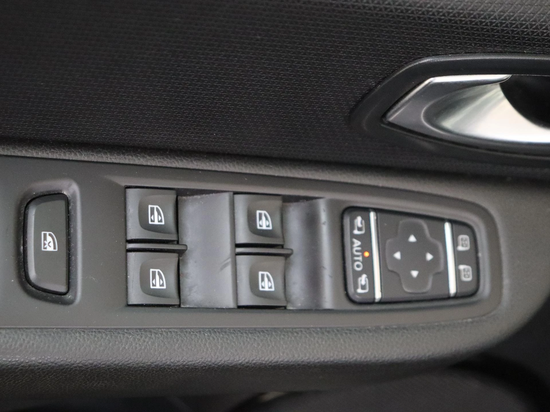 Renault-Clio-image-23