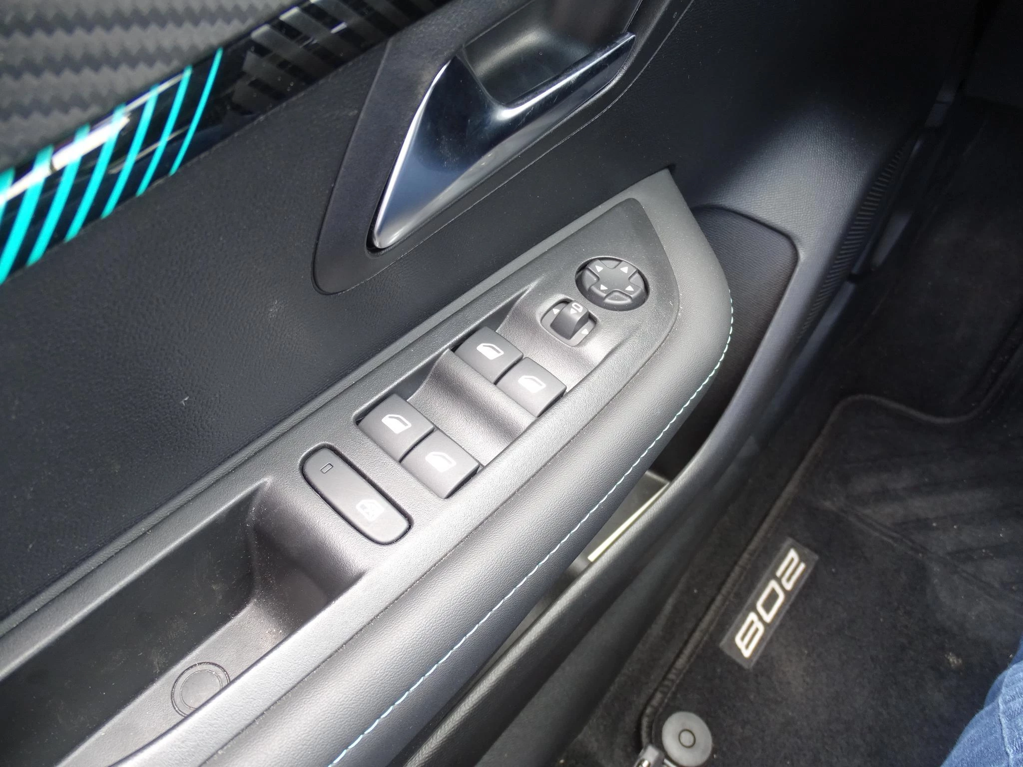 Peugeot-208-image-18