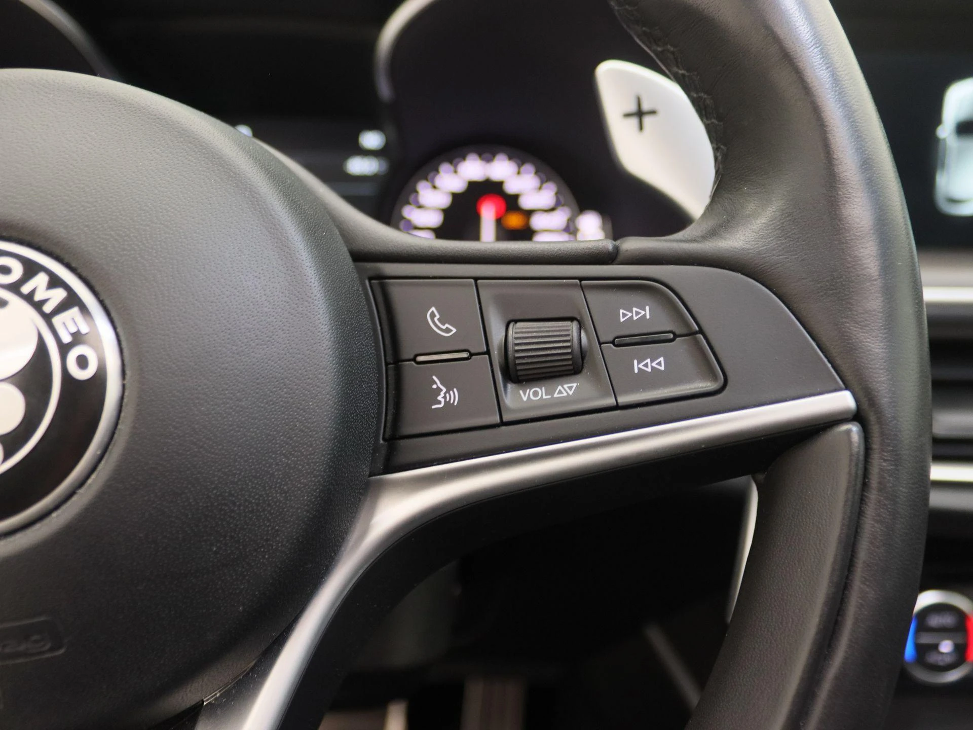 Alfa Romeo-Stelvio-image-21