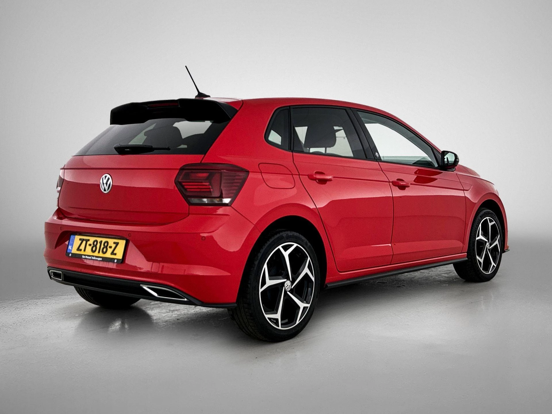 Volkswagen-Polo-image-3