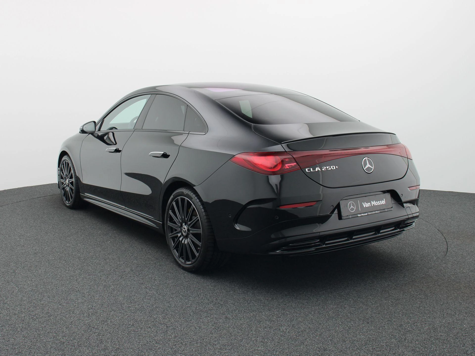 Mercedes-Benz-CLA-image-1