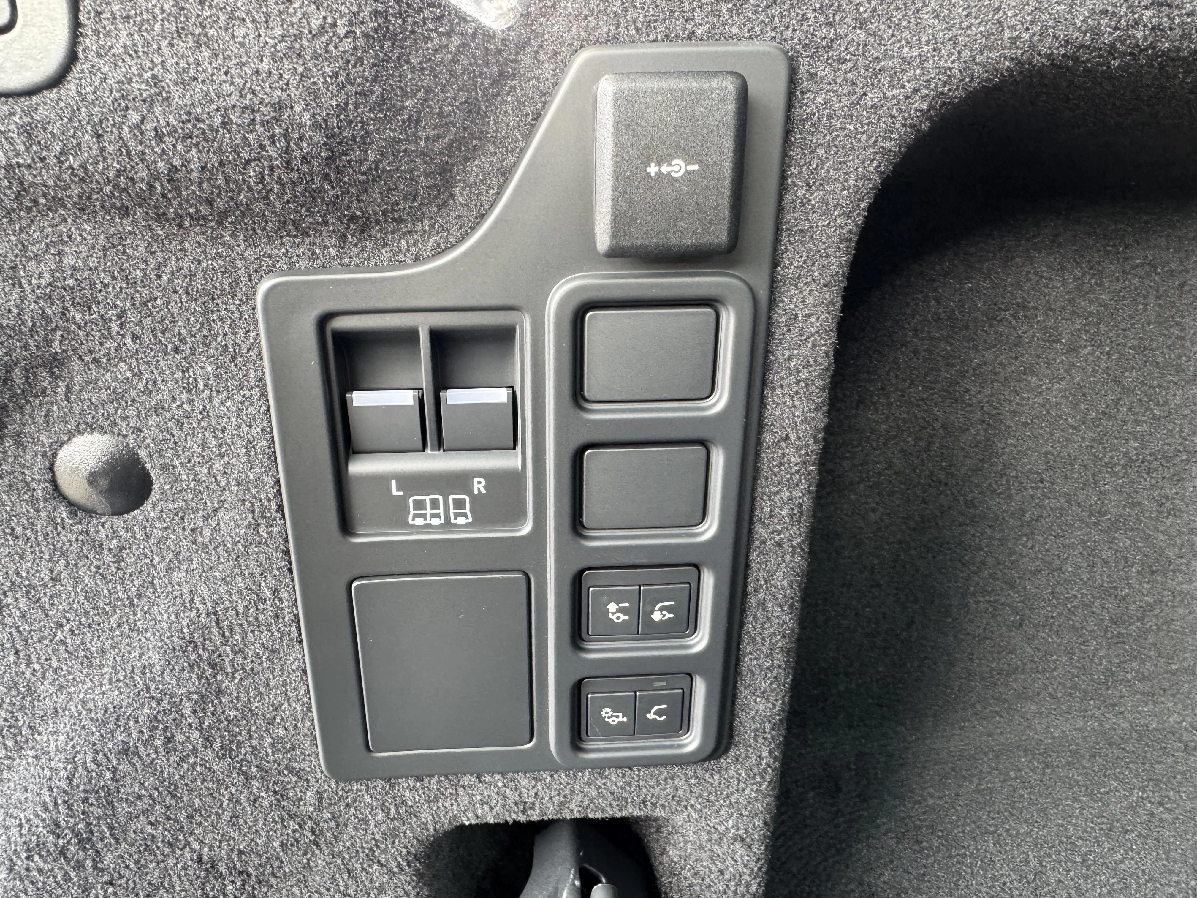 Land Rover-Discovery-image-18