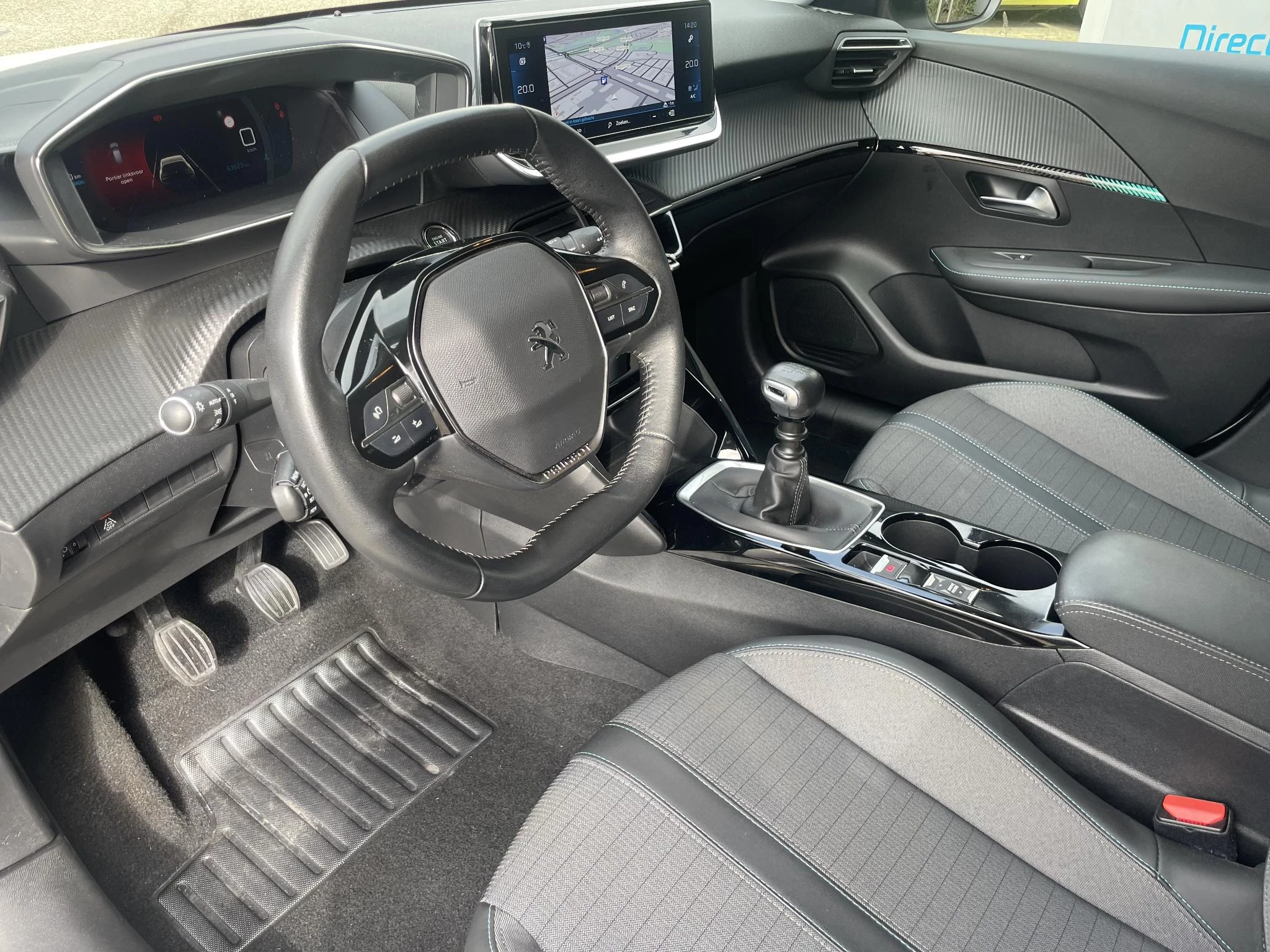 Peugeot-208-image-13