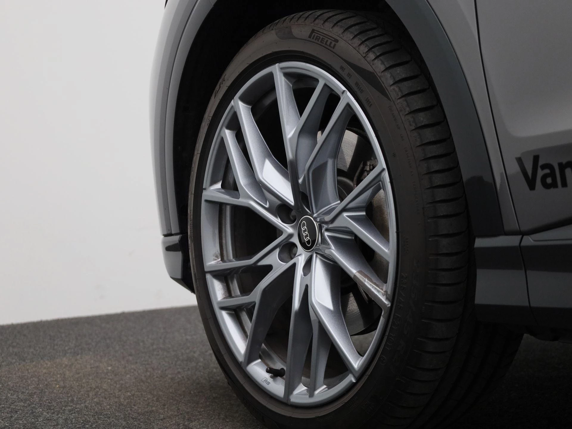 Audi-Q4 e-tron-image-7