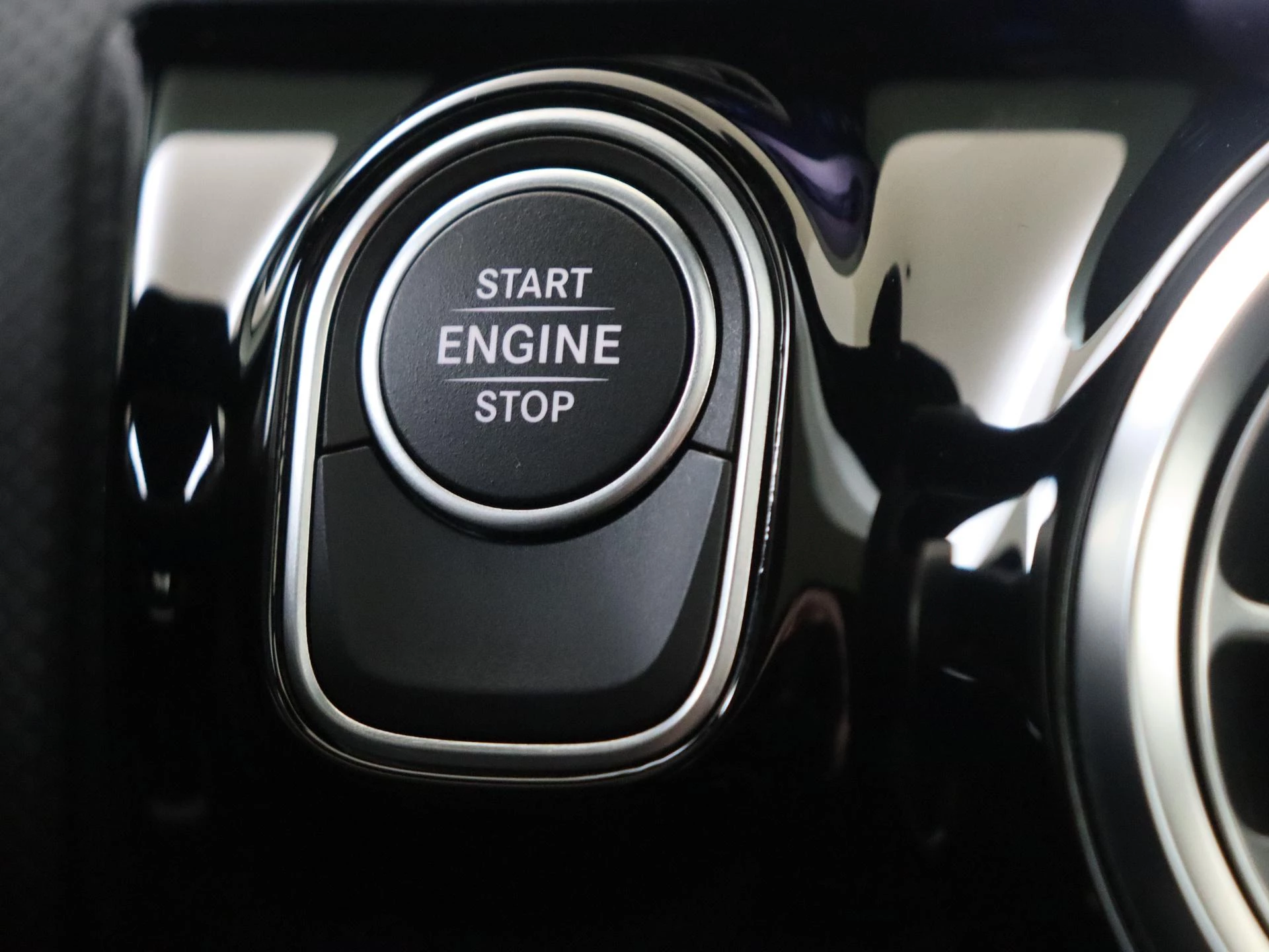 Mercedes-Benz-CLA-image-21