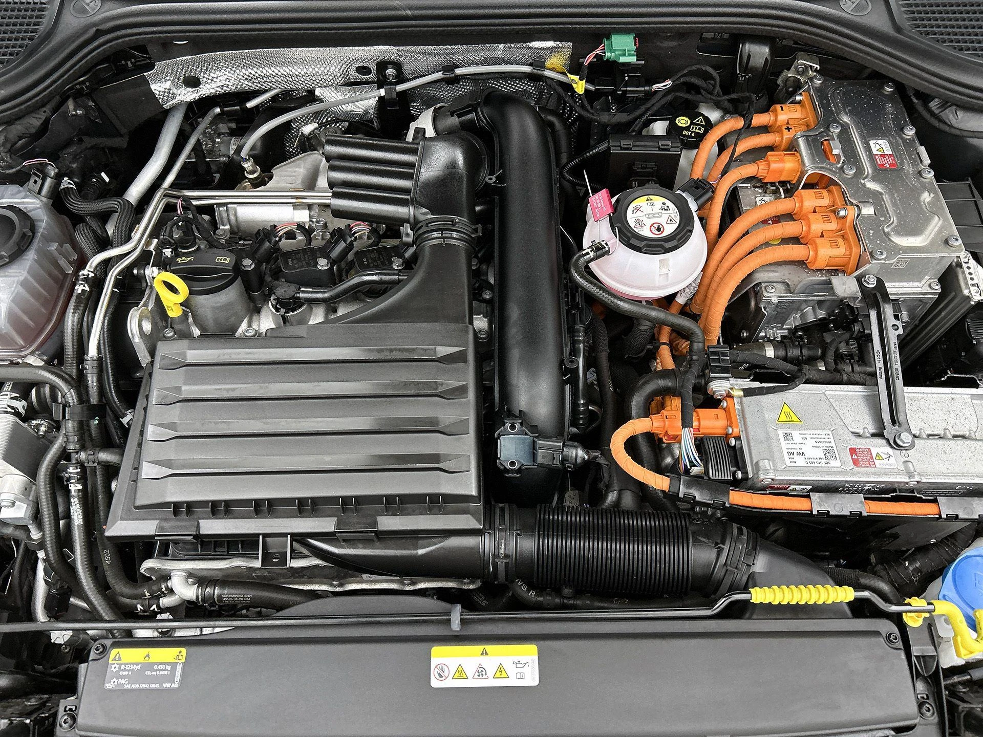Volkswagen-Golf-image-26