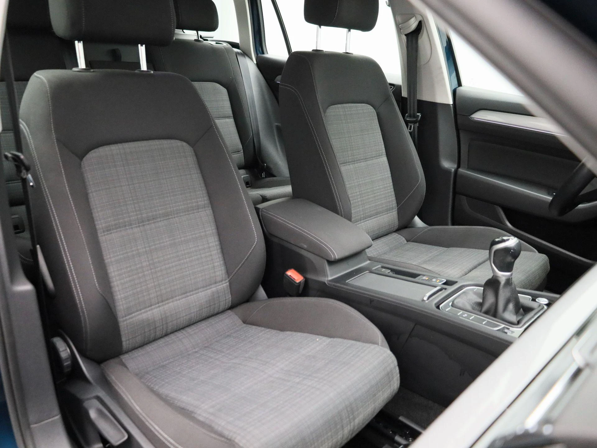 Volkswagen-Passat-image-37