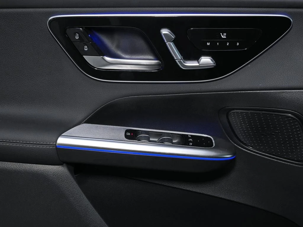 Mercedes-Benz-GLC 300 d-image-10