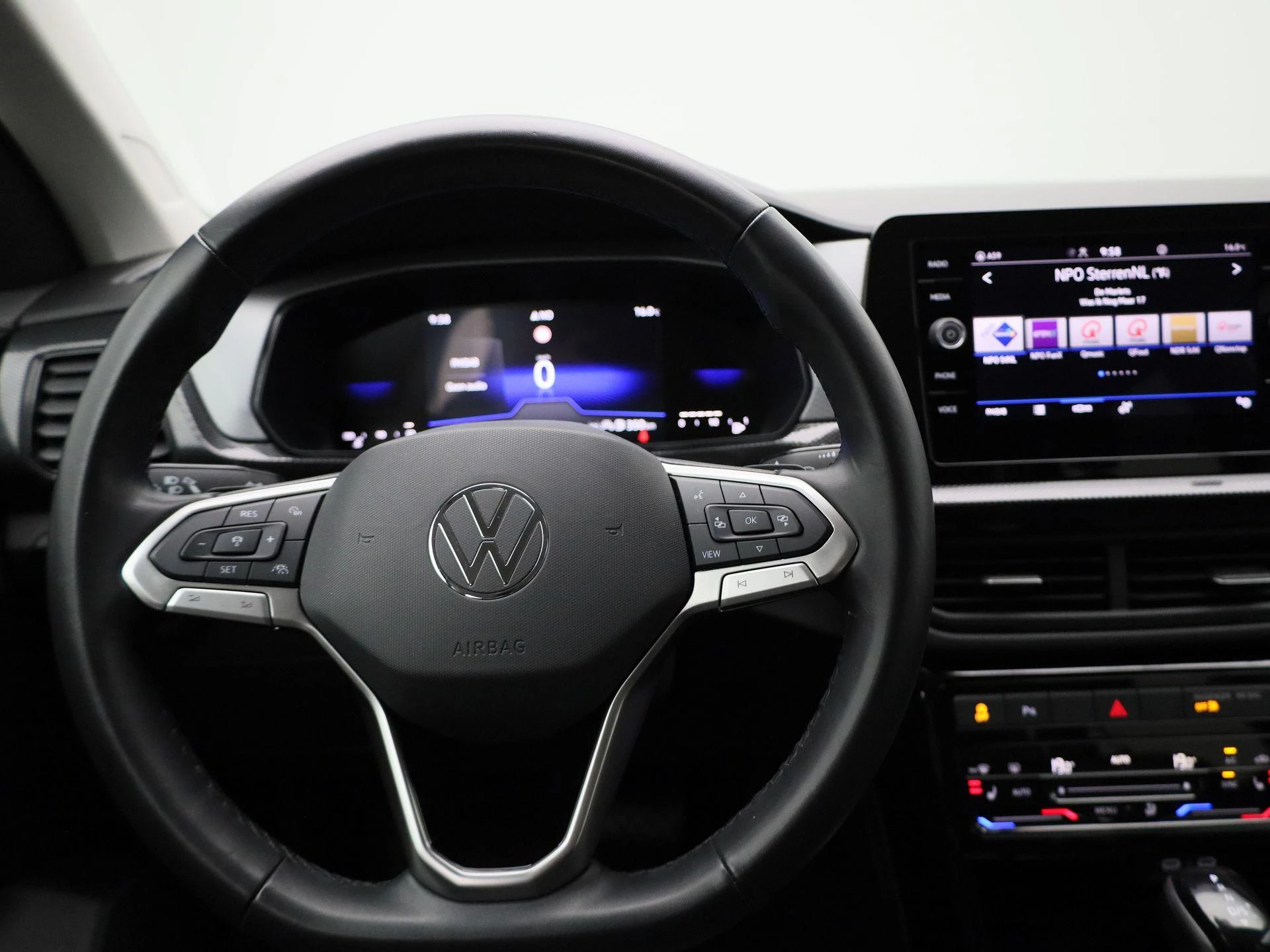 Volkswagen-T-Cross-image-7