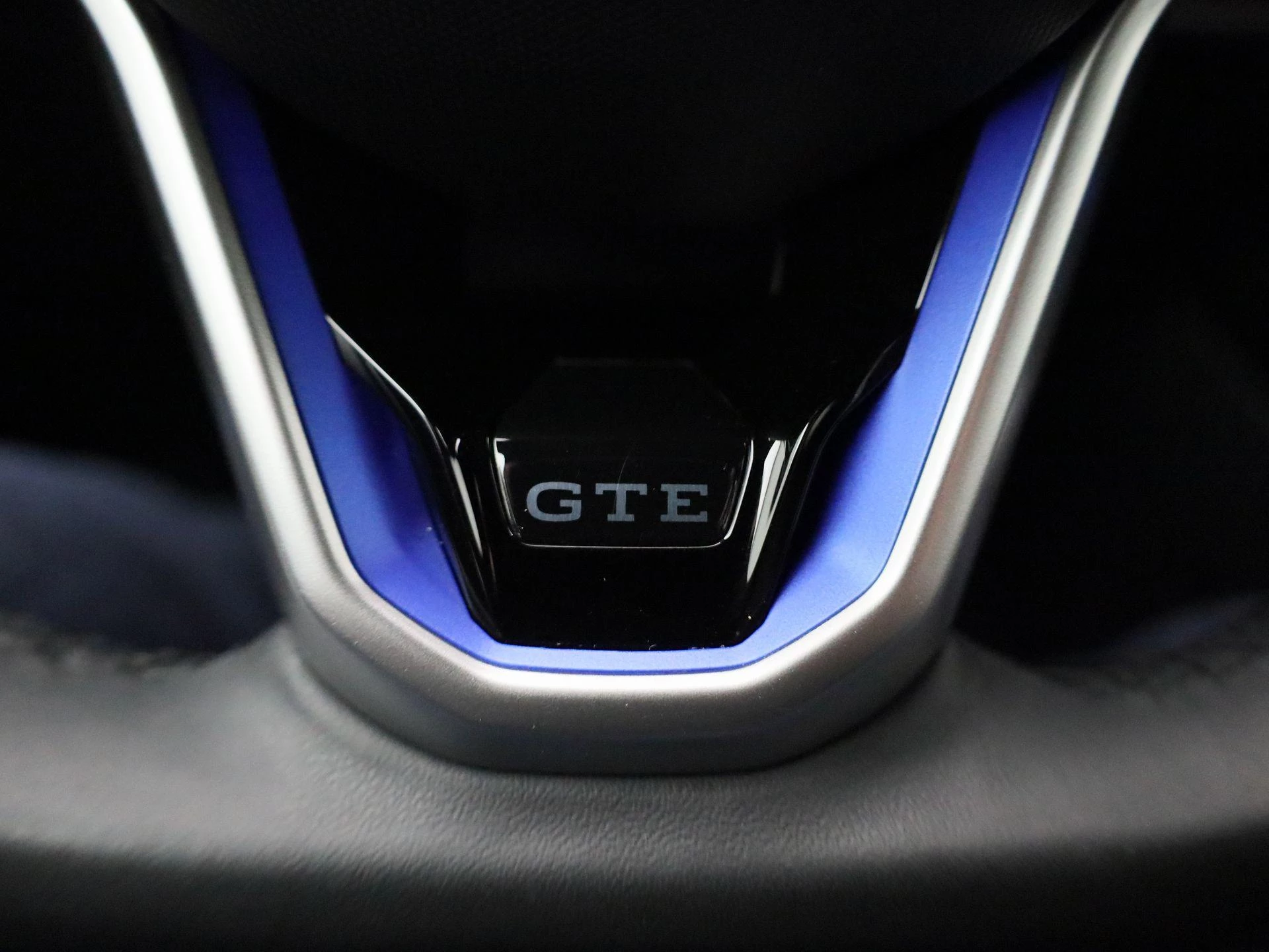 Volkswagen-Golf-image-26