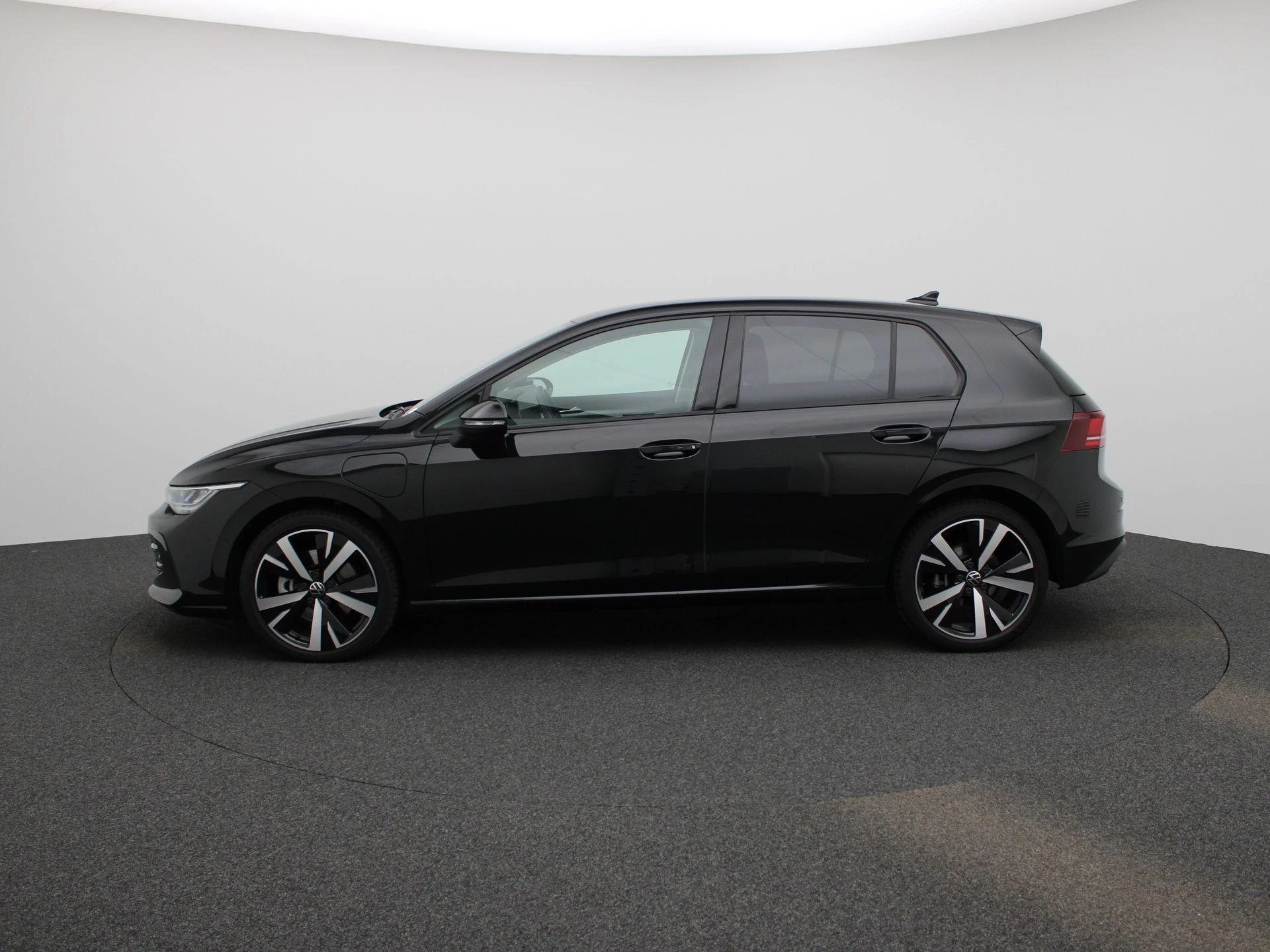 Volkswagen-Golf-image-3