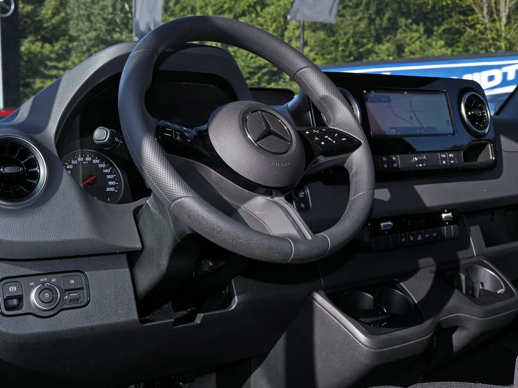 Mercedes-Benz-Sprinter 319-image-8