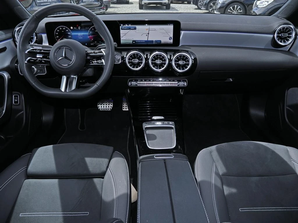 Mercedes-Benz-CLA 200-image-13
