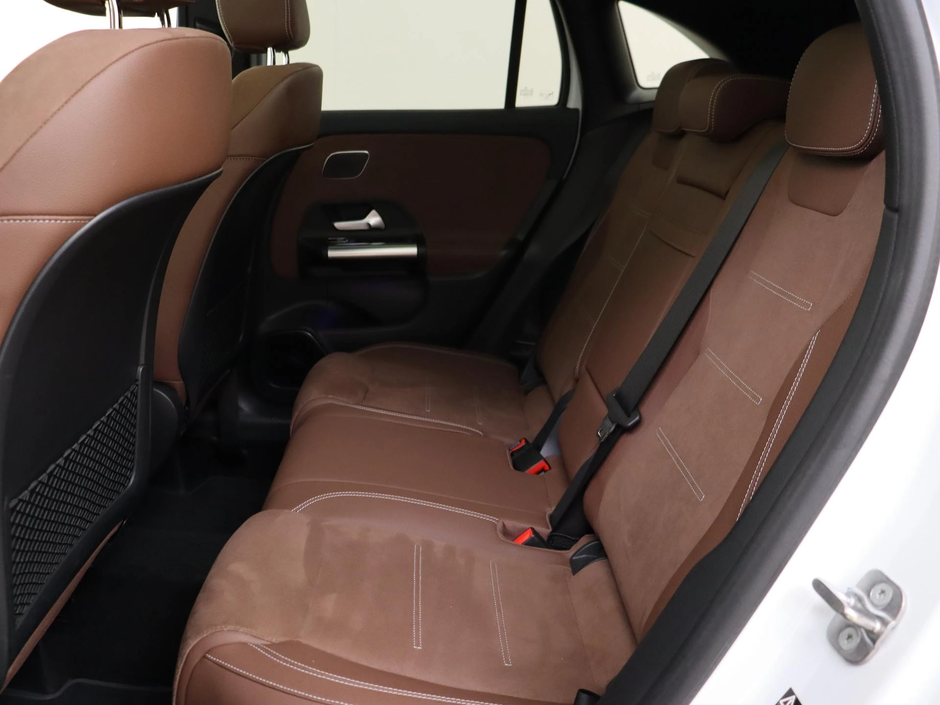 Mercedes-Benz-GLA-image-15