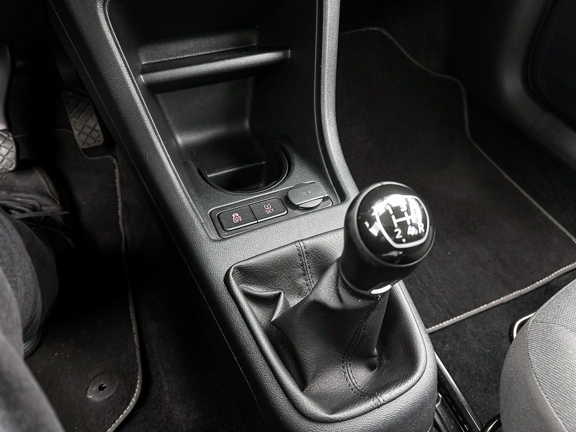 Volkswagen-up!-image-19