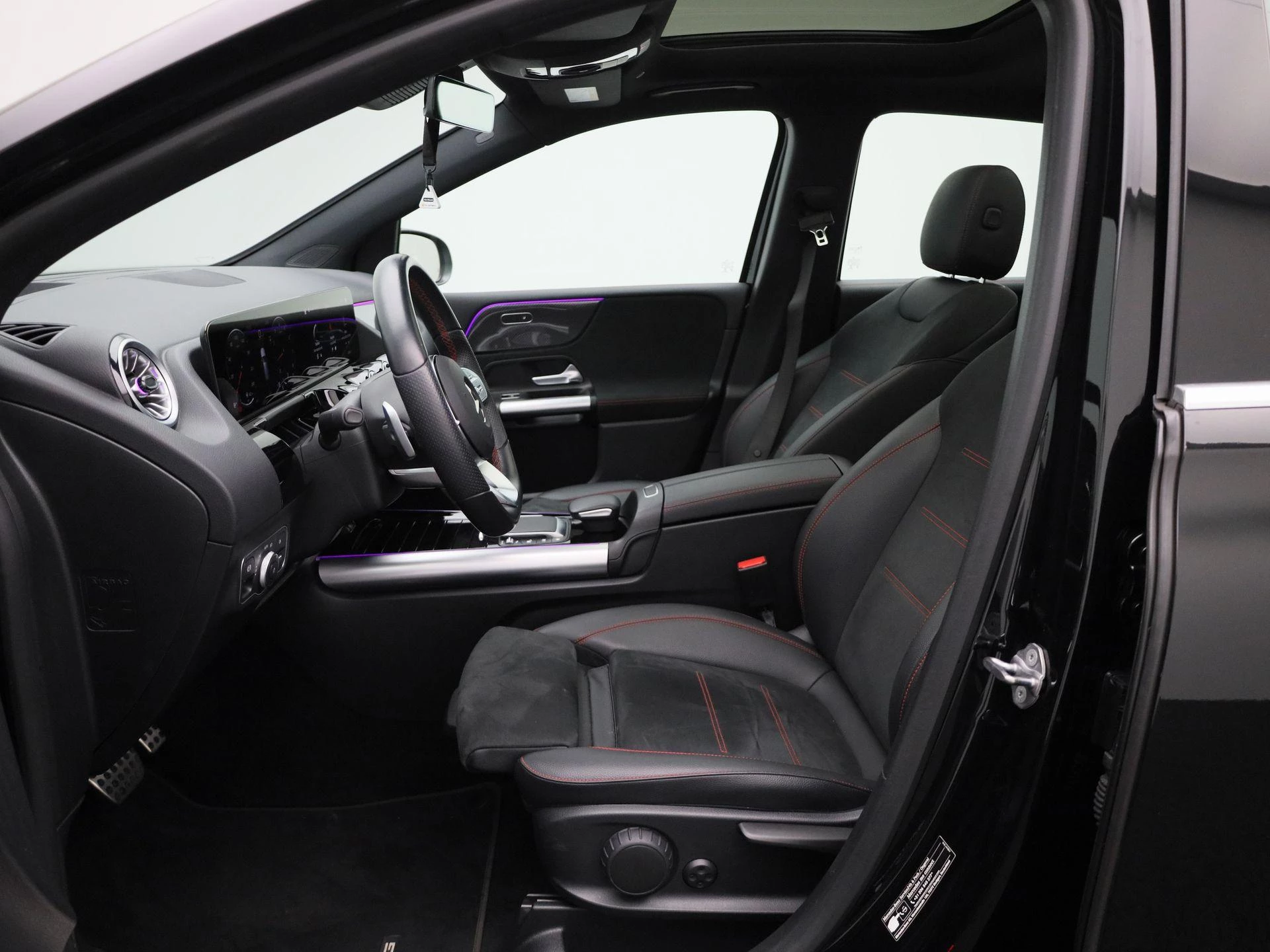 Mercedes-Benz-B-Klasse-image-8