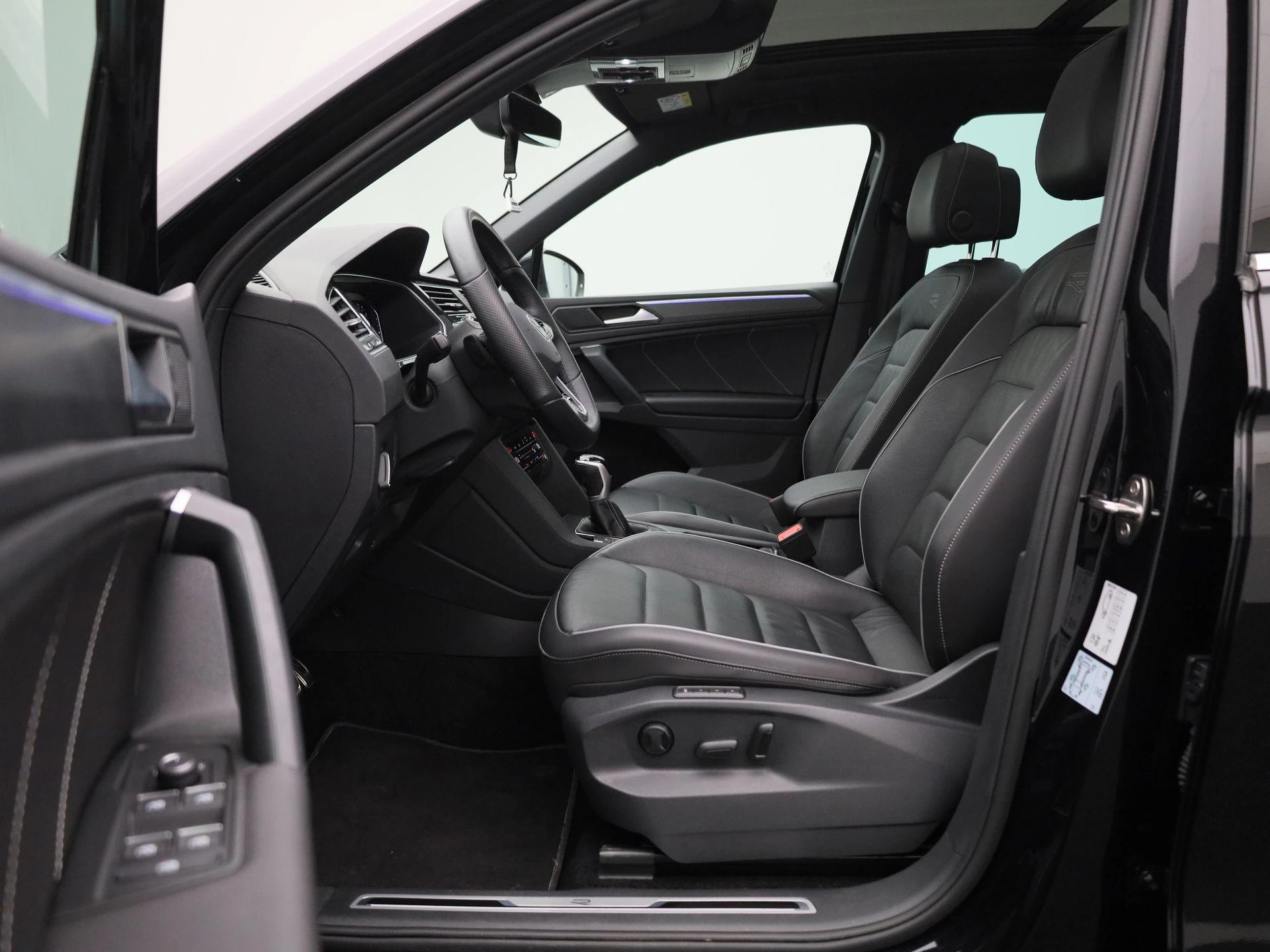 Volkswagen-Tiguan-image-10