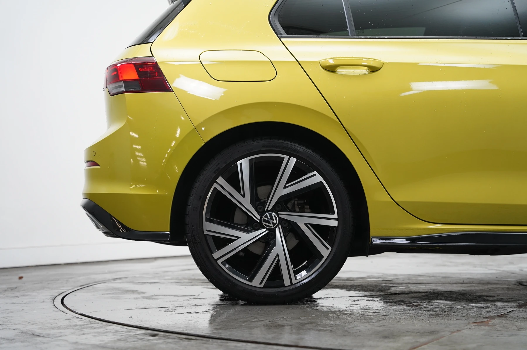 Volkswagen-Golf-image-34