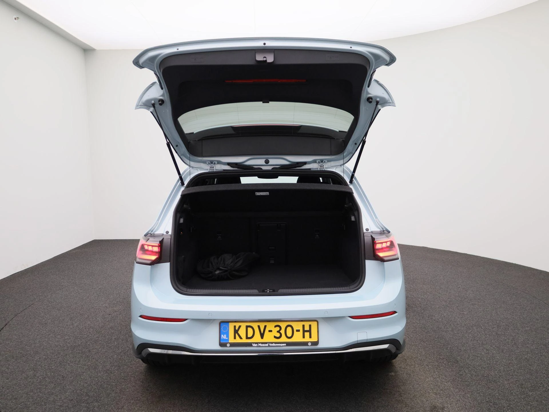 Volkswagen-Golf-image-10
