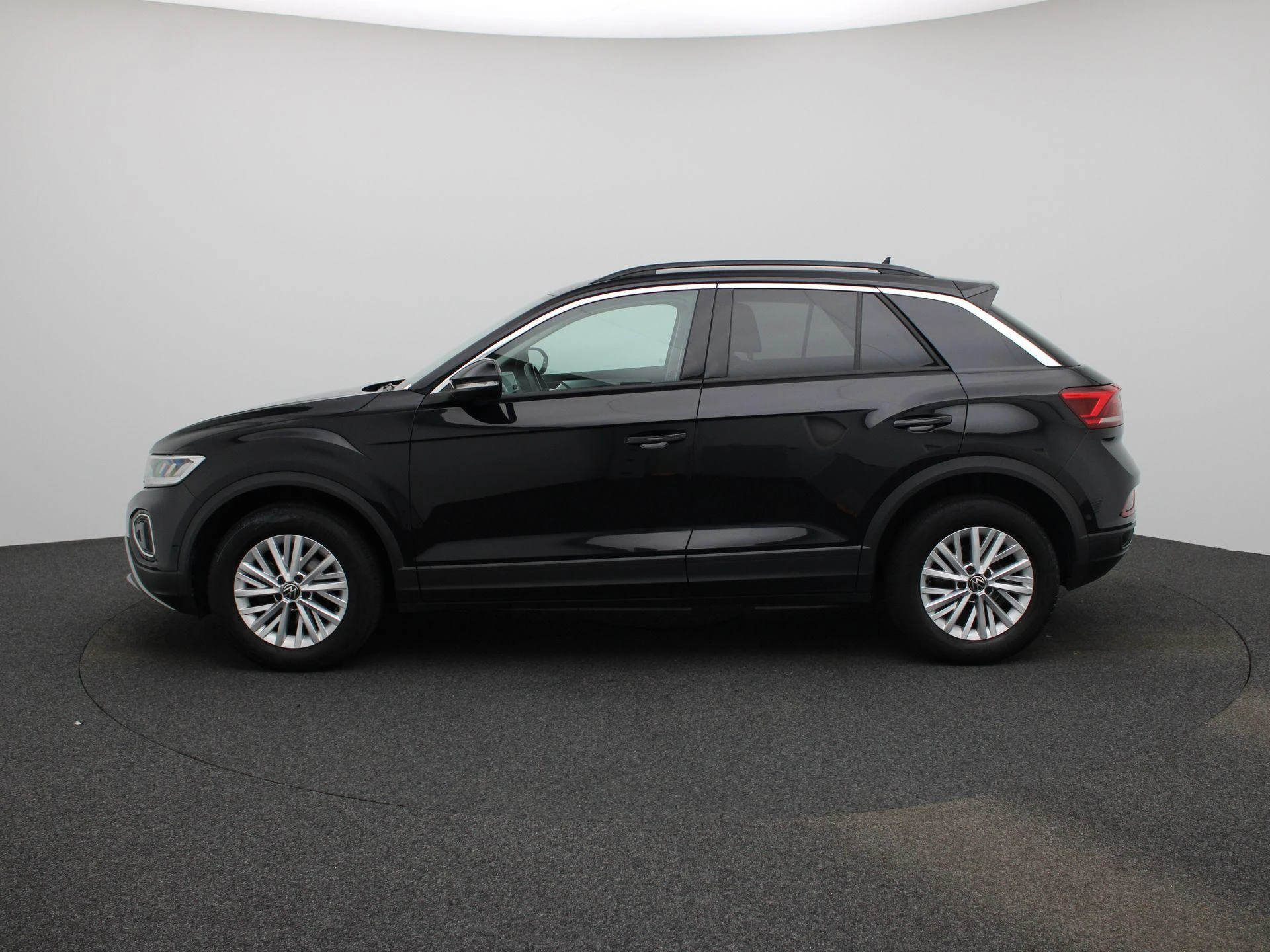 Volkswagen-T-Roc-image-5