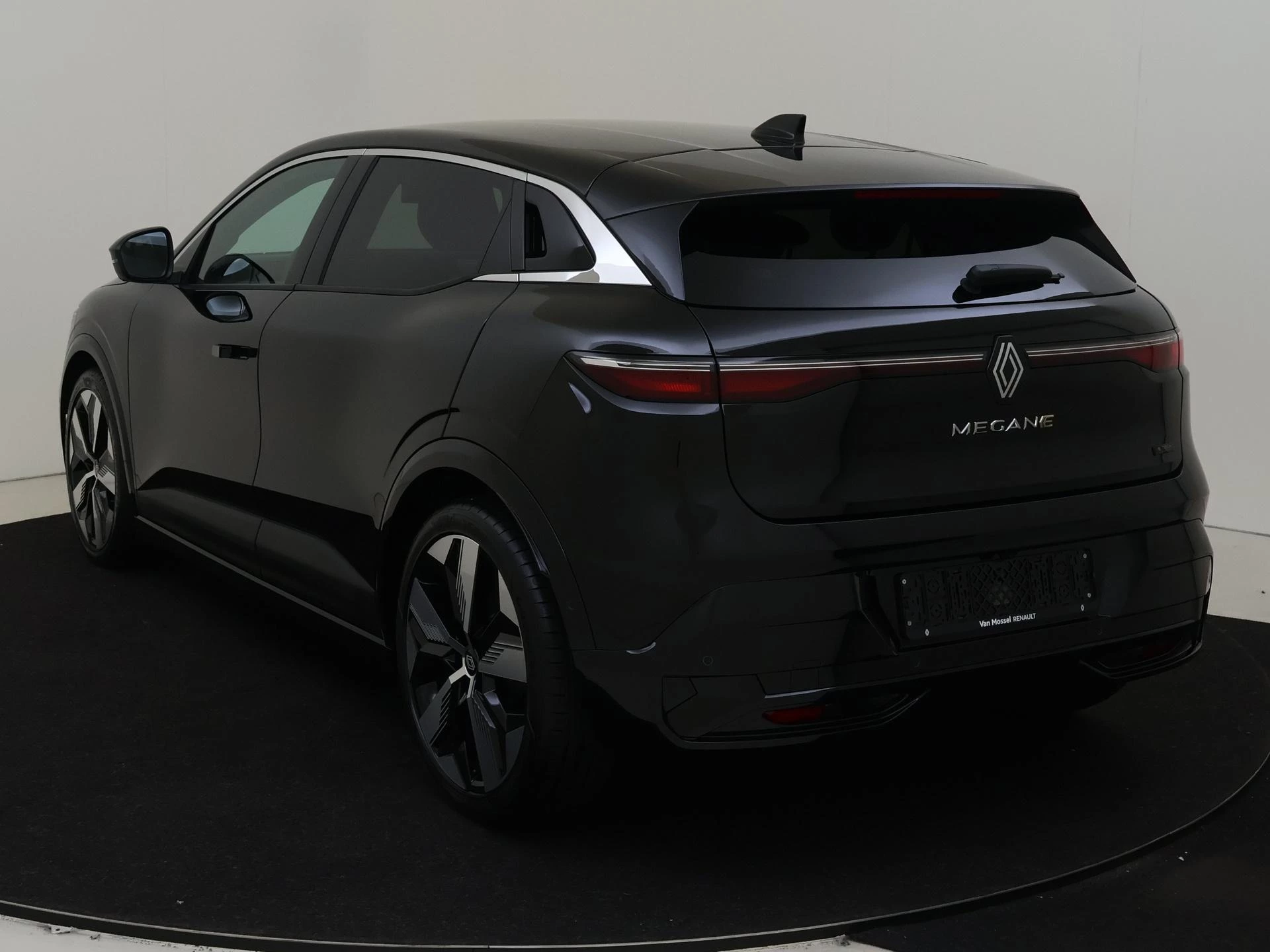 Renault-Megane E-Tech-image-6