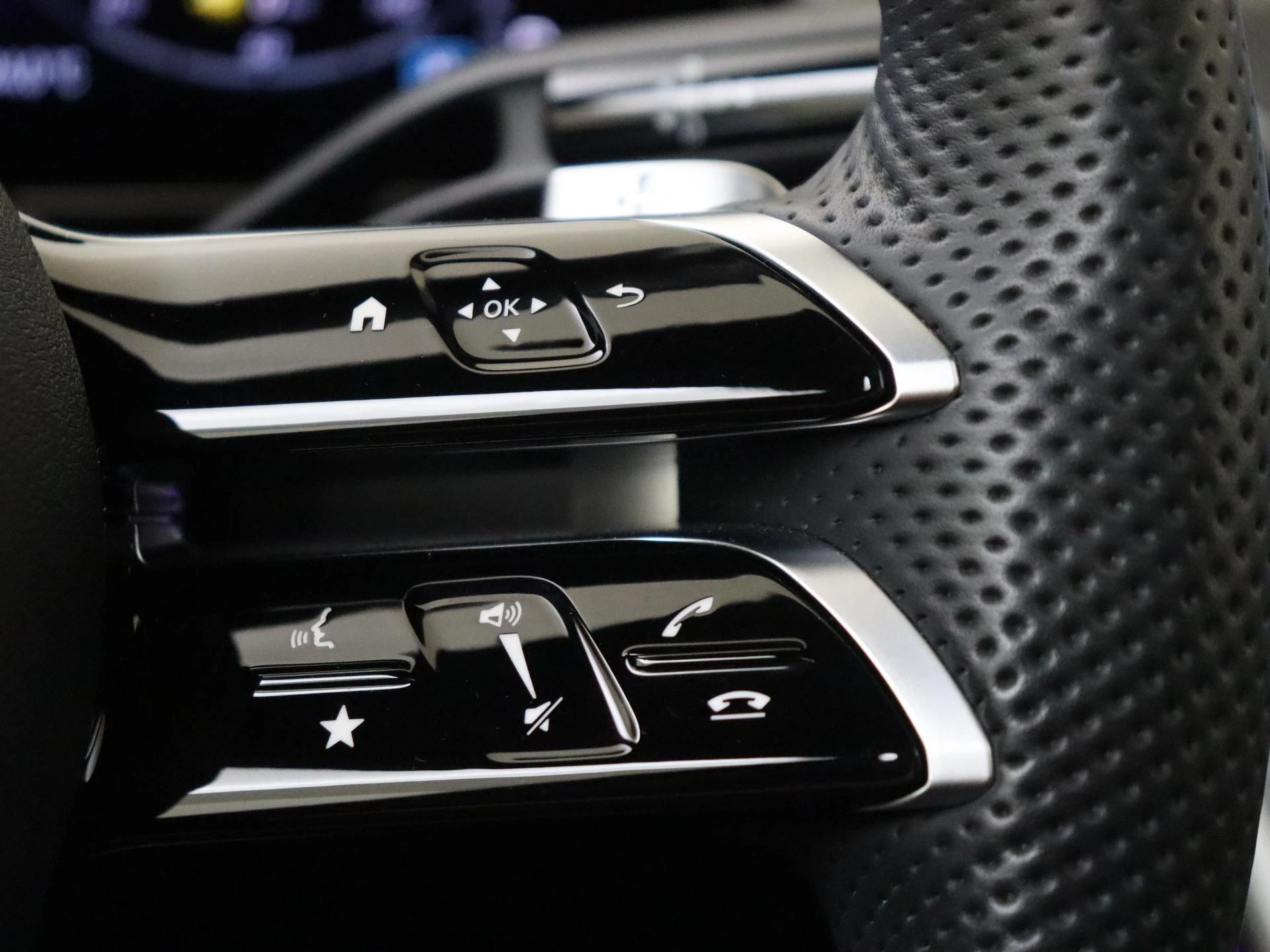 Mercedes-Benz-GLC-image-13
